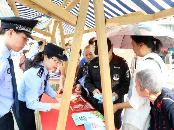 江北区“4.15全民国家安全教育日”主题宣传活动现场。江北区五里店街道供图