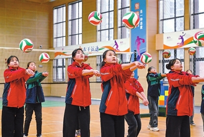 让学生欢快动起来尽情笑起来——代表委员热议如何促进青少年身心健康发展 让学生欢快动起来尽情笑起来——代表委员热议如何促进青少年身心健康发展