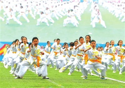 让学生欢快动起来尽情笑起来——代表委员热议如何促进青少年身心健康发展 让学生欢快动起来尽情笑起来——代表委员热议如何促进青少年身心健康发展